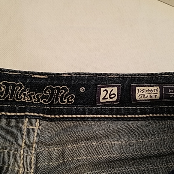 EUC Miss Me Straight Leg Rhinestone Cross Pocket - Picture 7 of 8